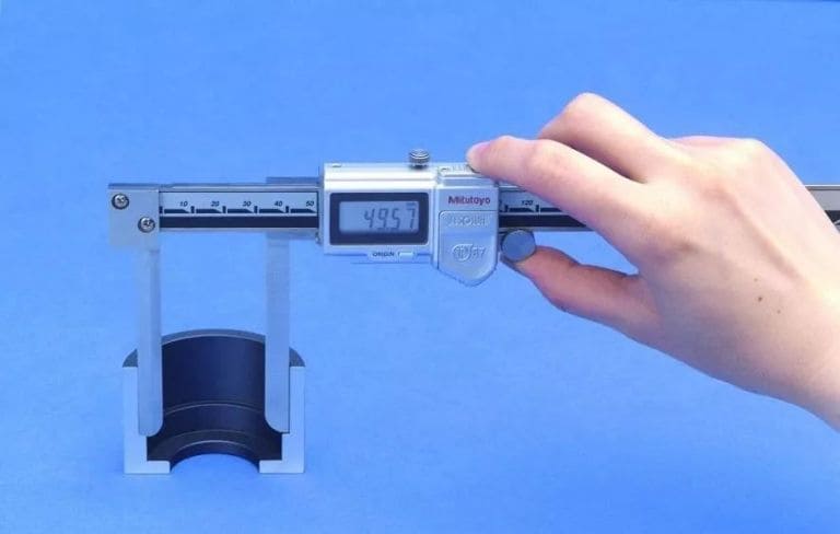 vHow to Use A Micrometer 