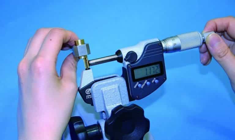 How to Use A Micrometer